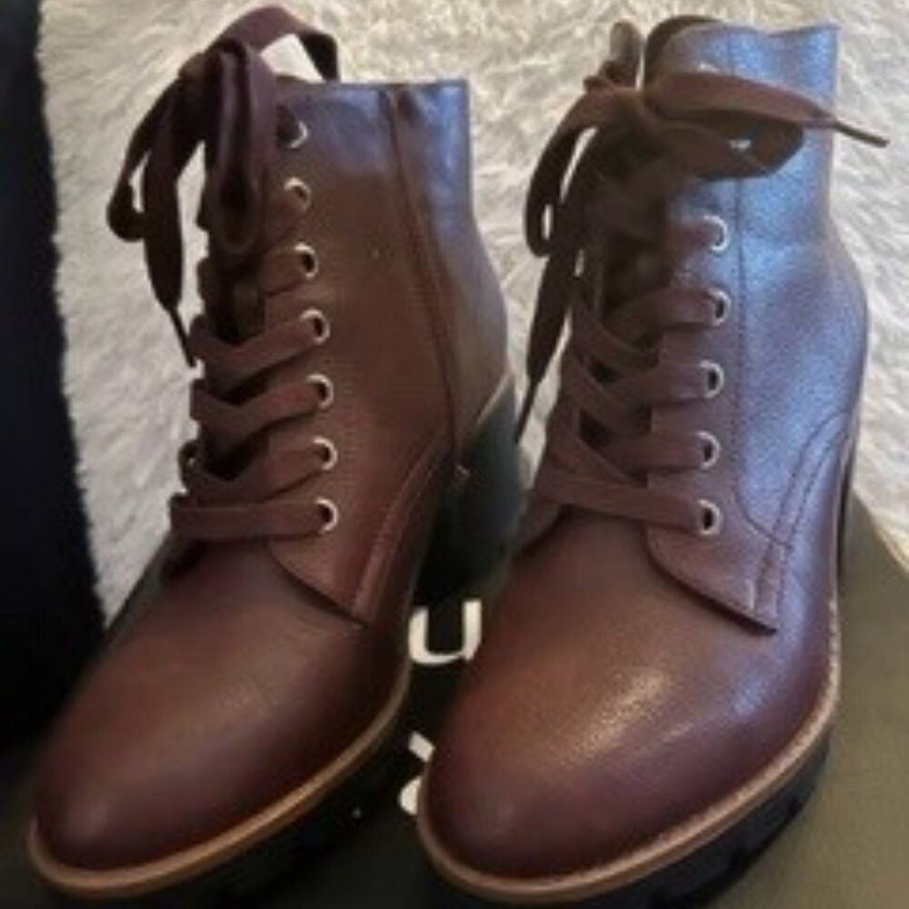 Naturalizer leather lace up ankle boot